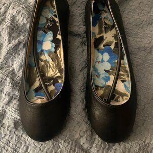 Qupid Size 6.5 "Ritzy" Black Flats - new in box